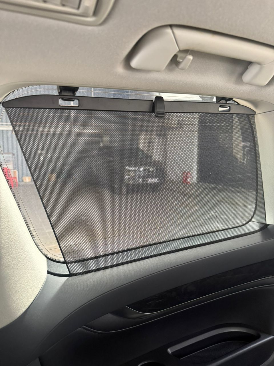 M-1307 THIRD ROW DRIVER DOOR SUNBLIND REPAIR