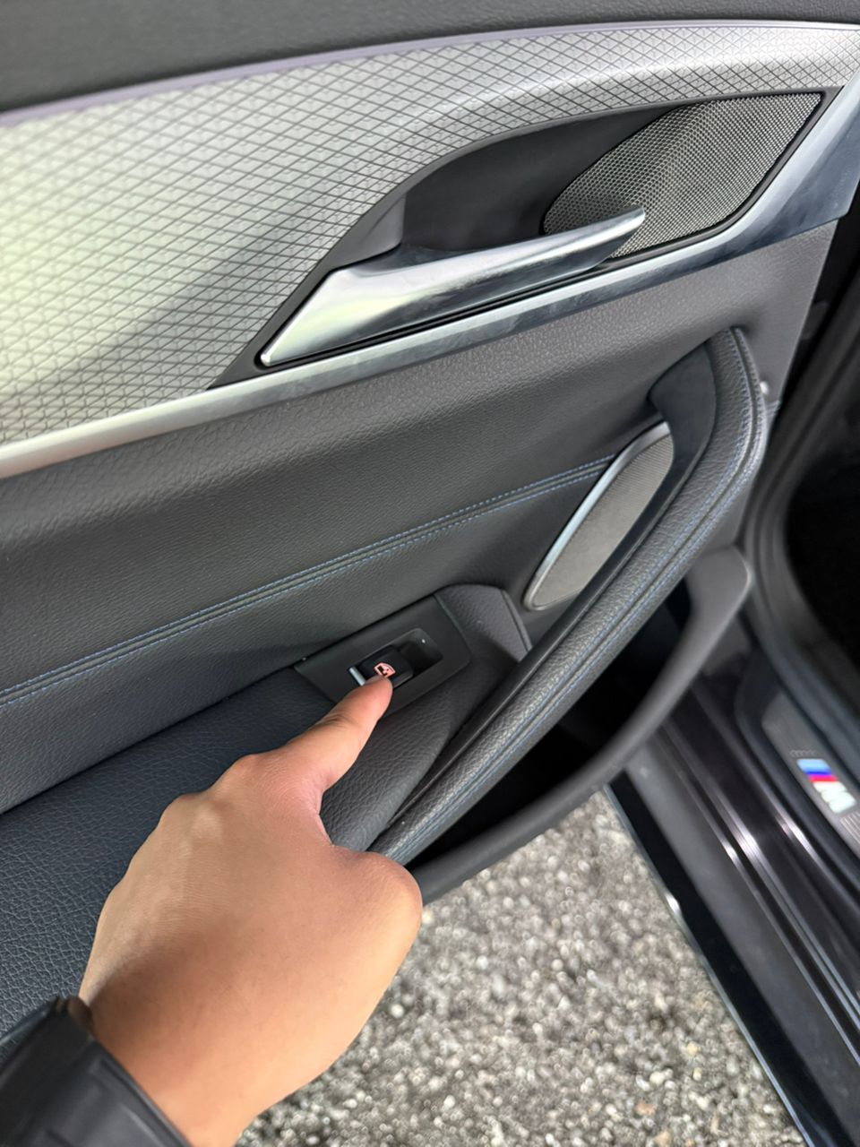 DOOR 2ND PASSENGER BUTTON