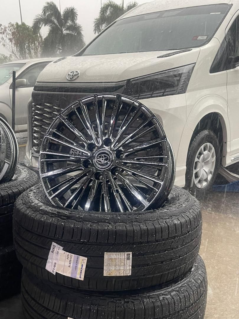 HIACE SPORT RIM 18INCH / H300-SR-5001-GZ
