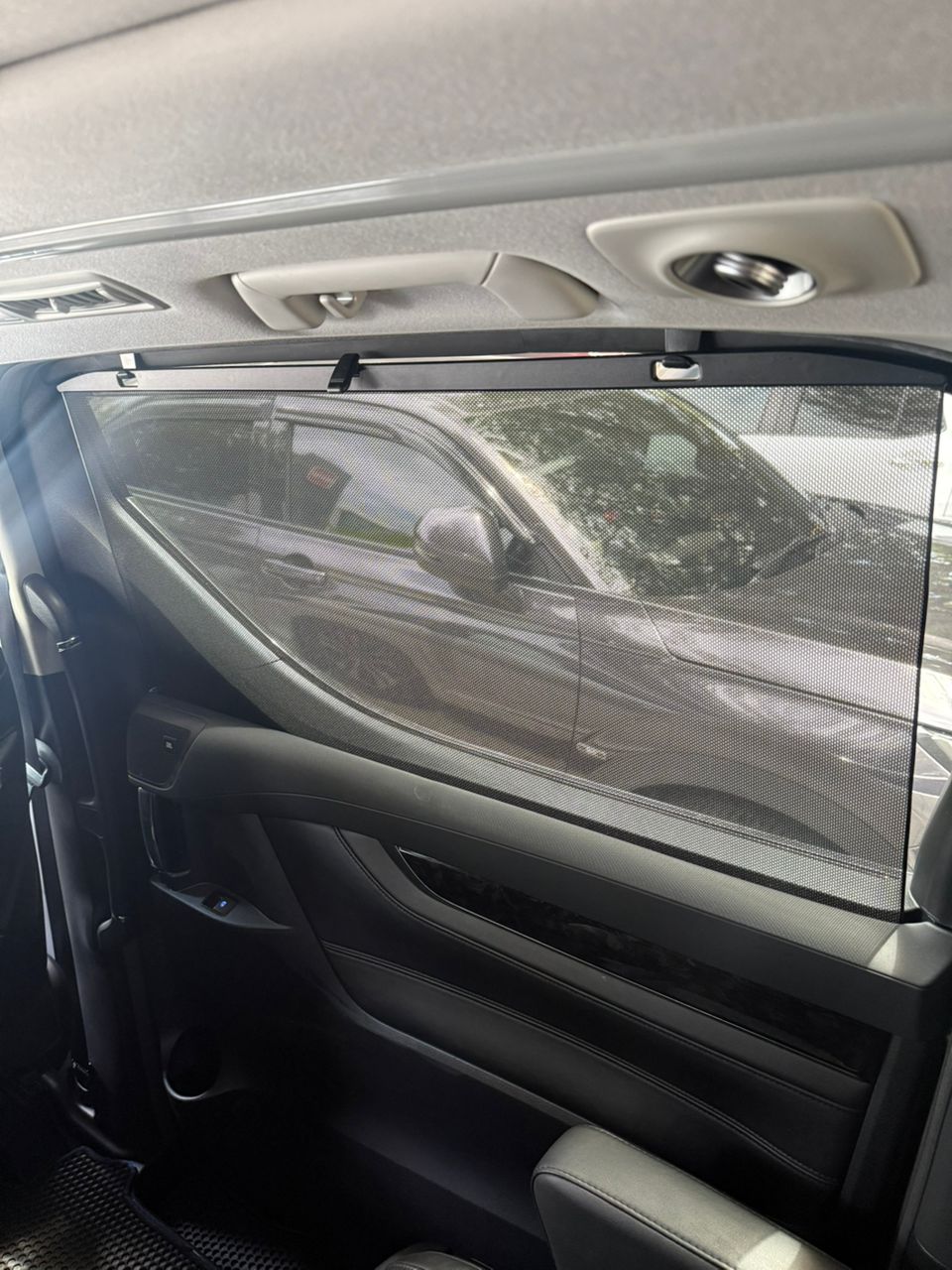 M-1309 SECOND ROW DRIVER DOOR SUNBLIND REPAIR
