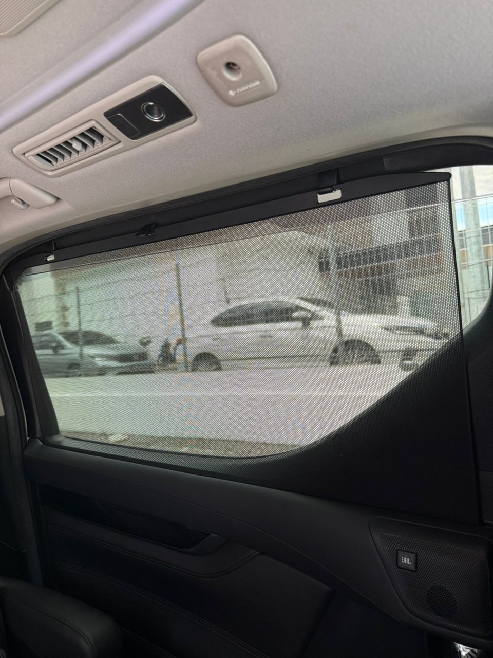 M-1308 SECOND ROW PASSENGER DOOR SUNBLIND REPAIR