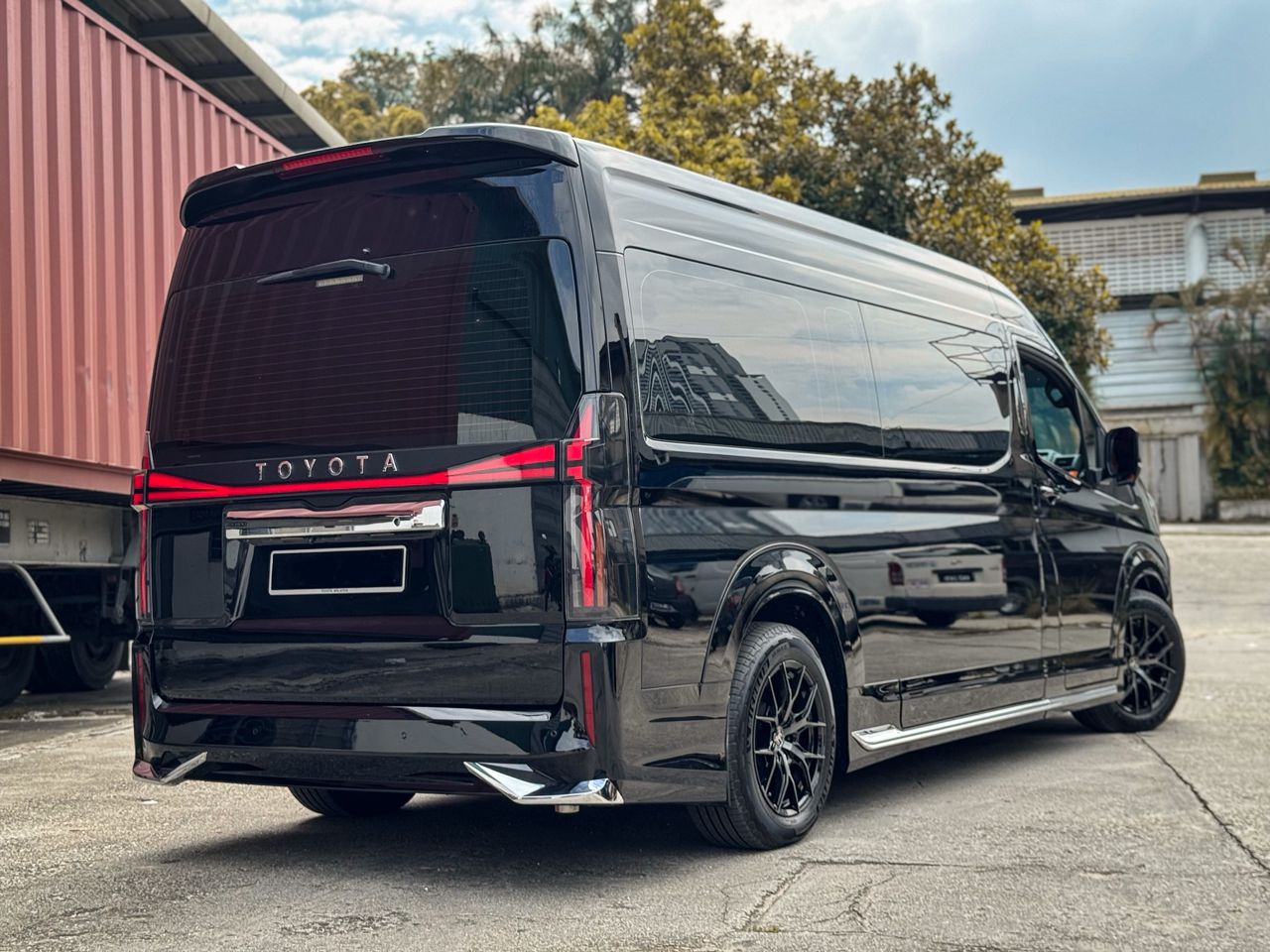 HIACE PREMIUM DIAMOND