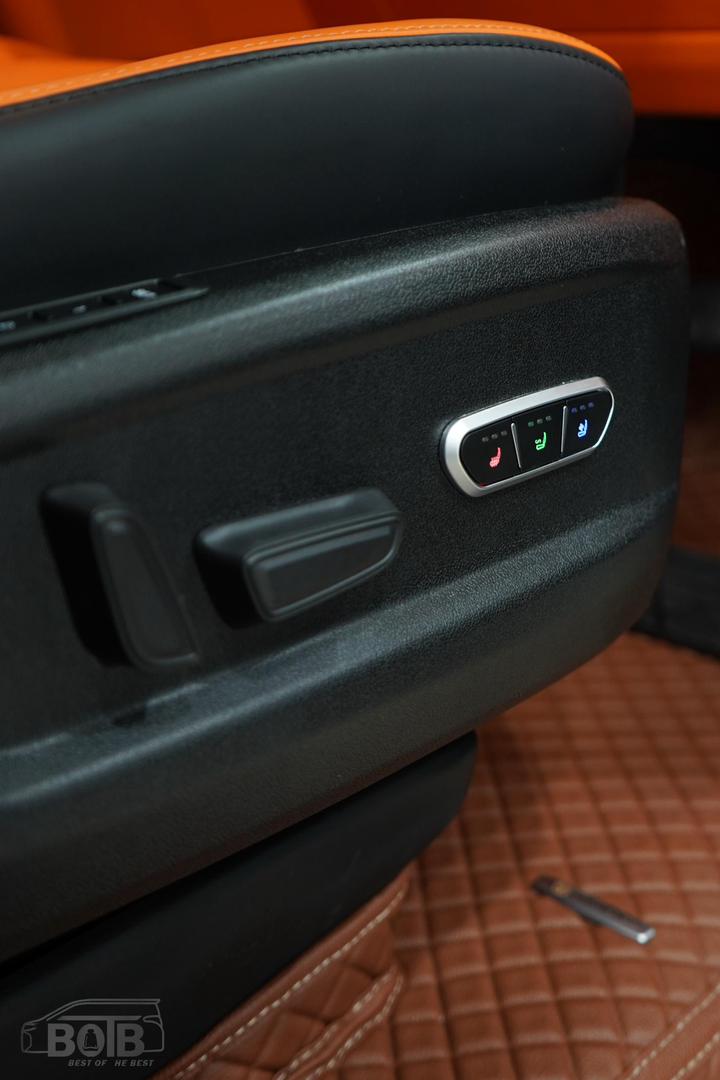 HIACE FRONT SEAT OEM AGH30 / ST-6012-XTD