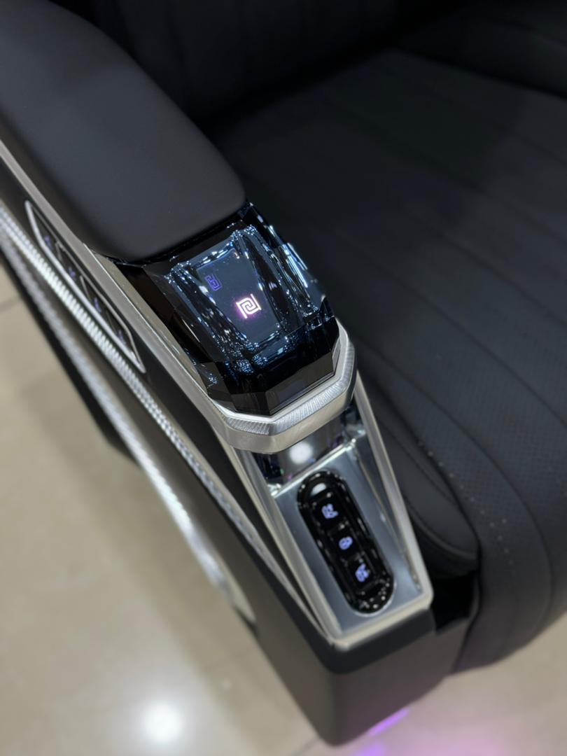 HIACE CRYSTAL 5.0 PILOT SEAT