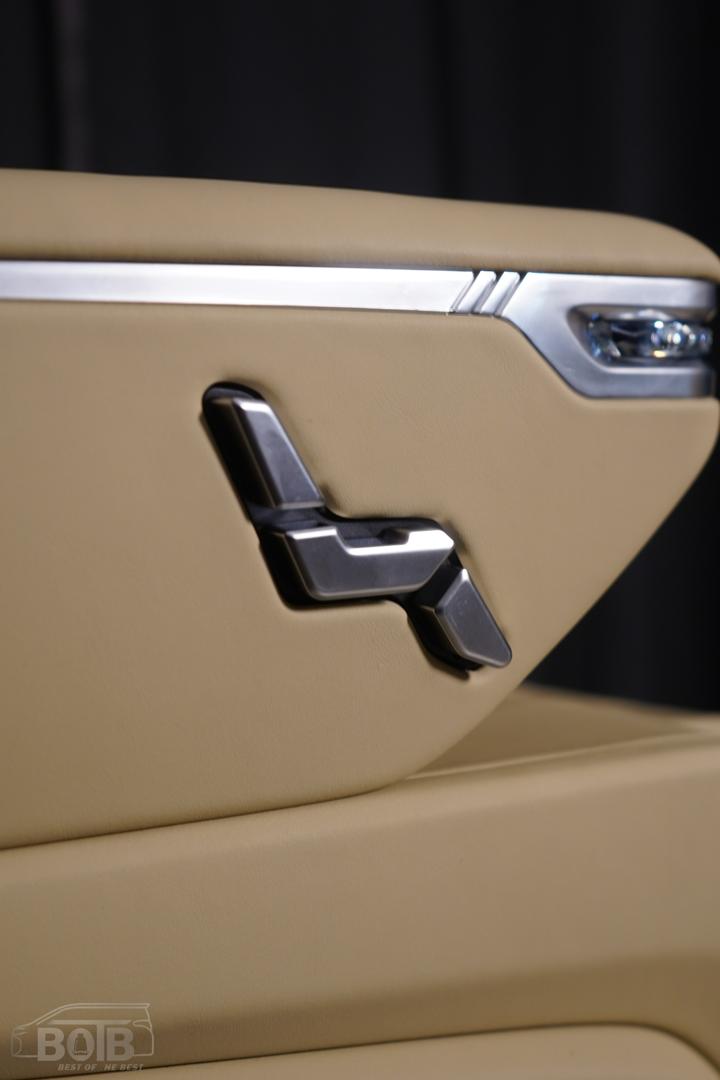 HIACE CRYSTAL 1.0 PILOT SEAT
