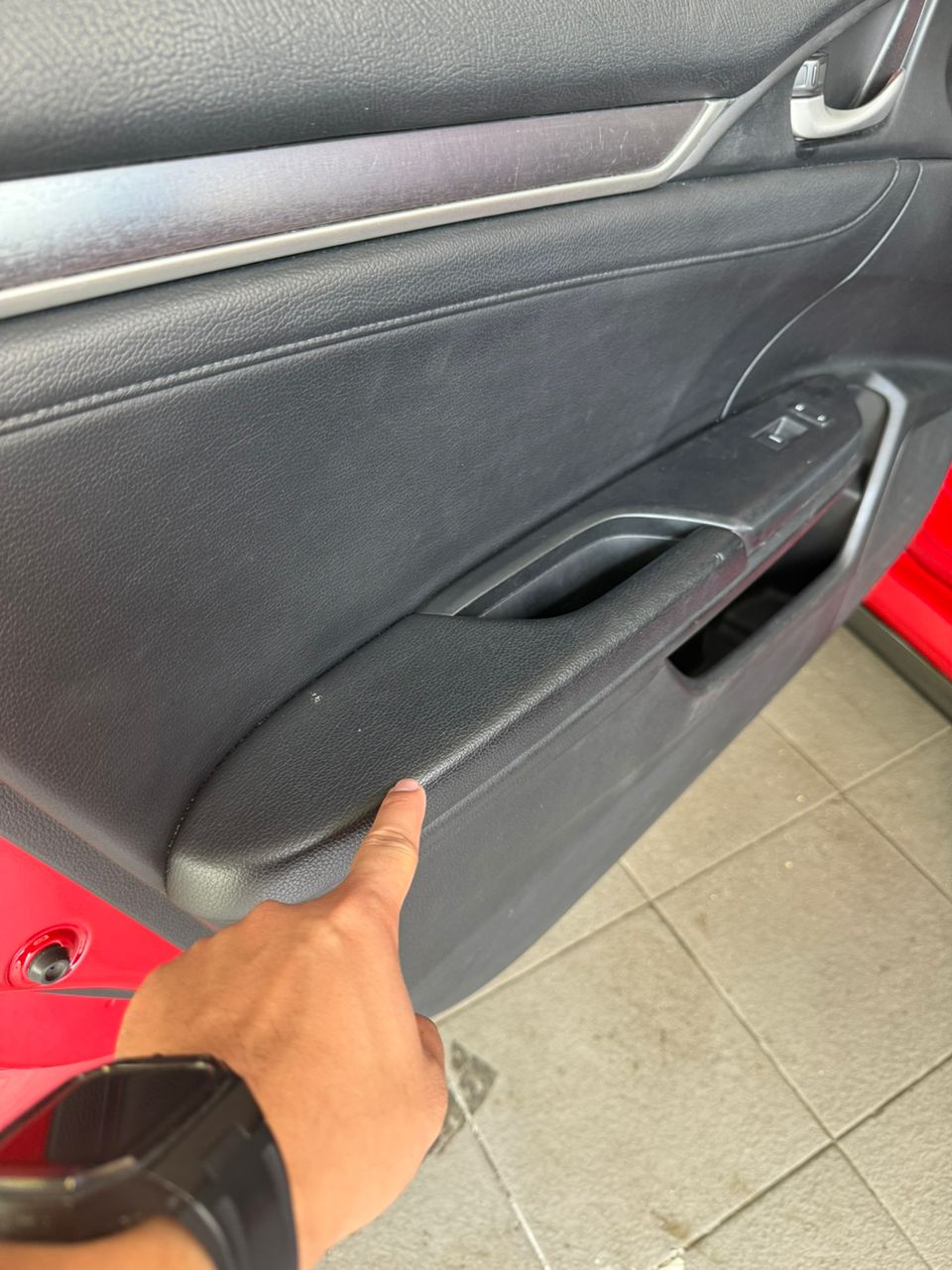 DOOR PASSENGER ARMREST