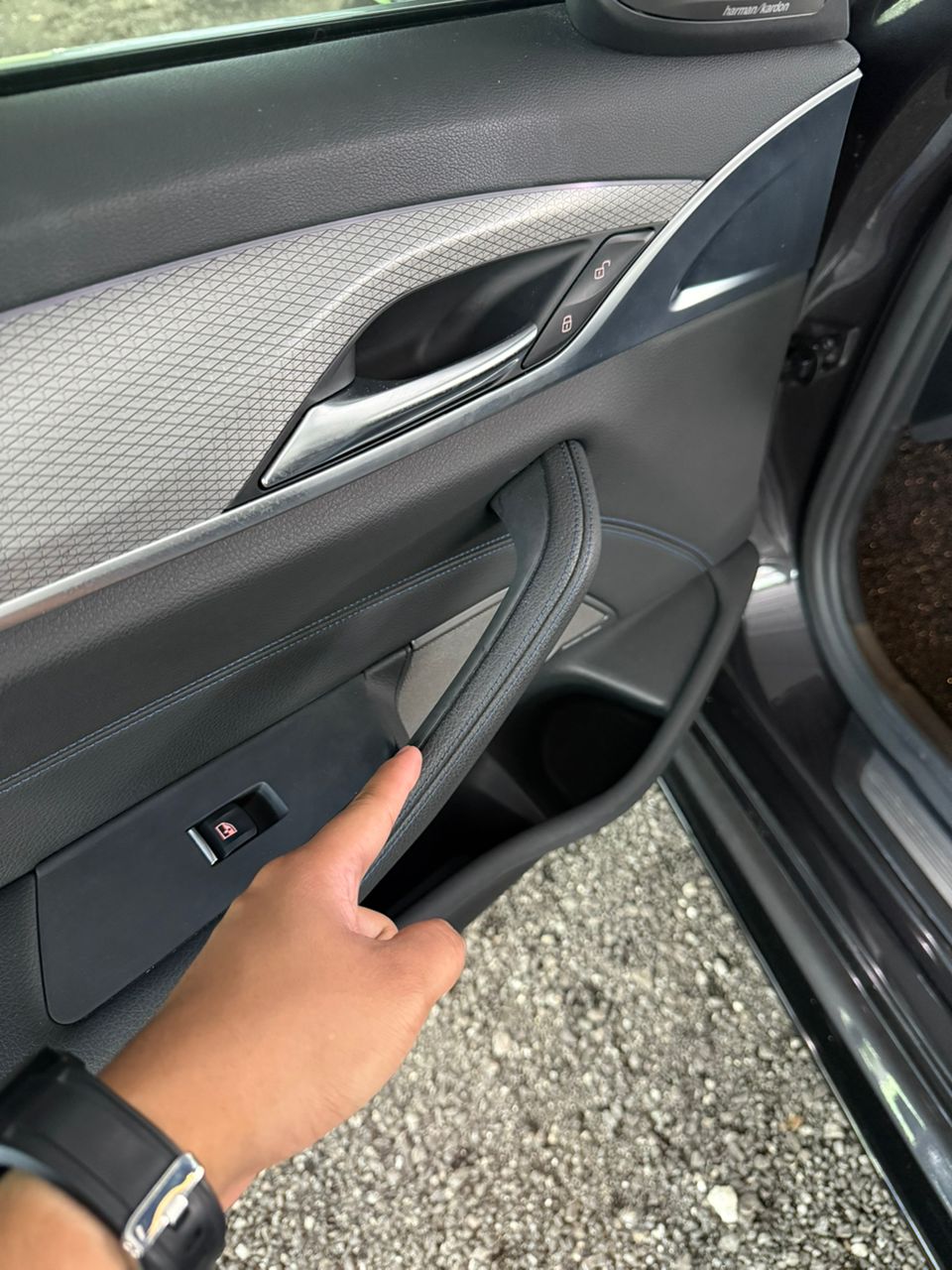 DOOR PASSENGER HANDLE