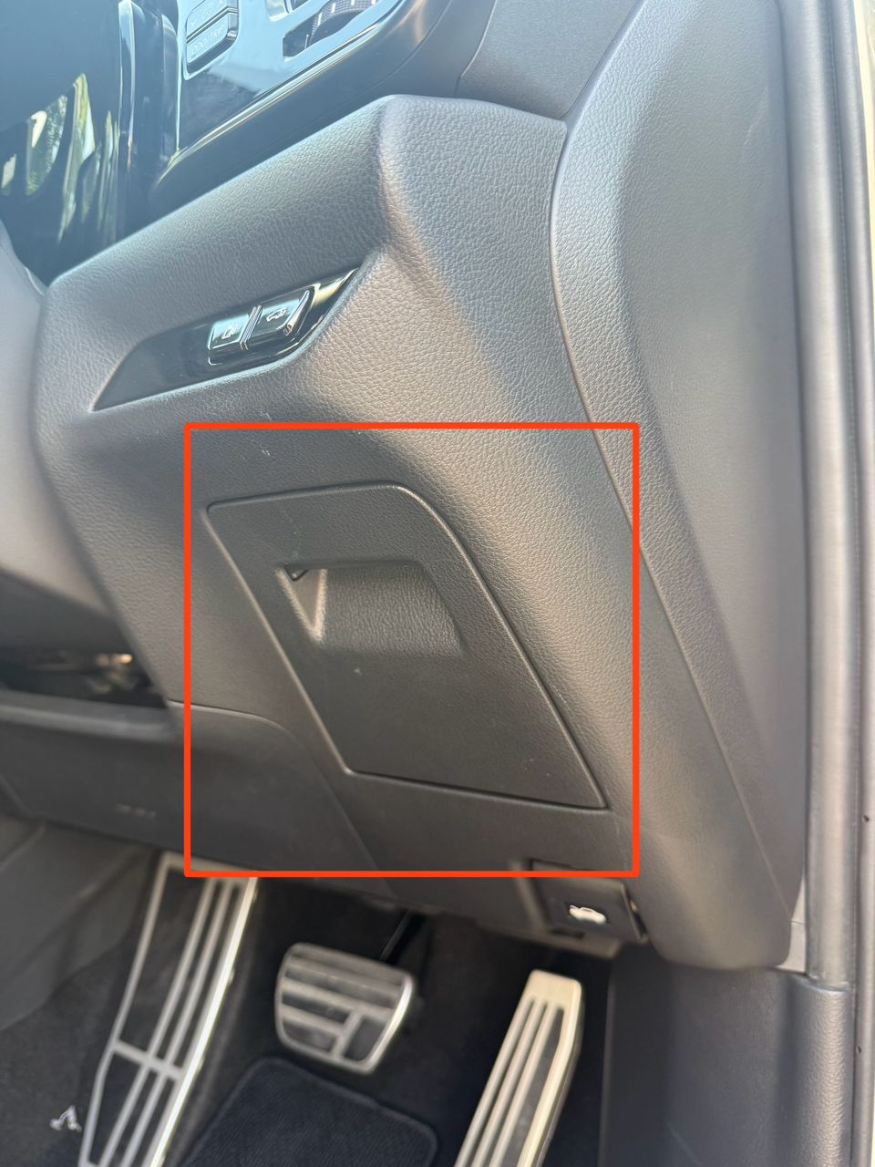 DASHBOARD GLOVE BOX