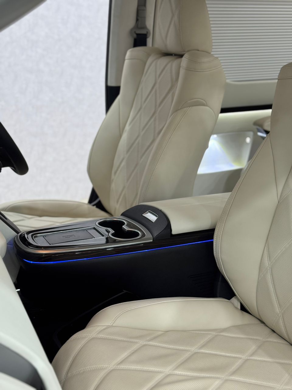 HIACE CONSOLE BOX