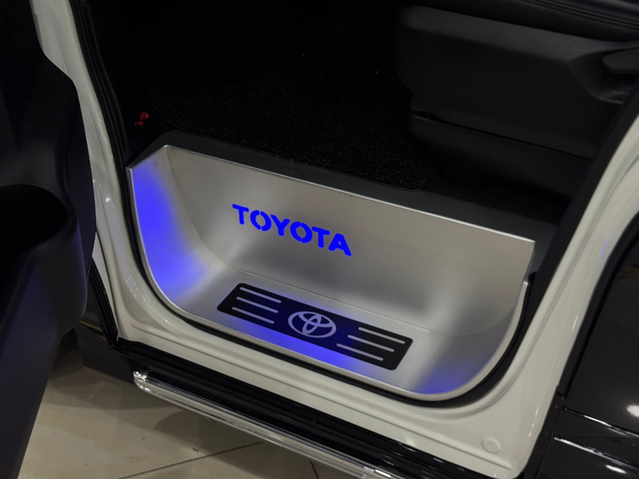 HIACE SIDE STEP